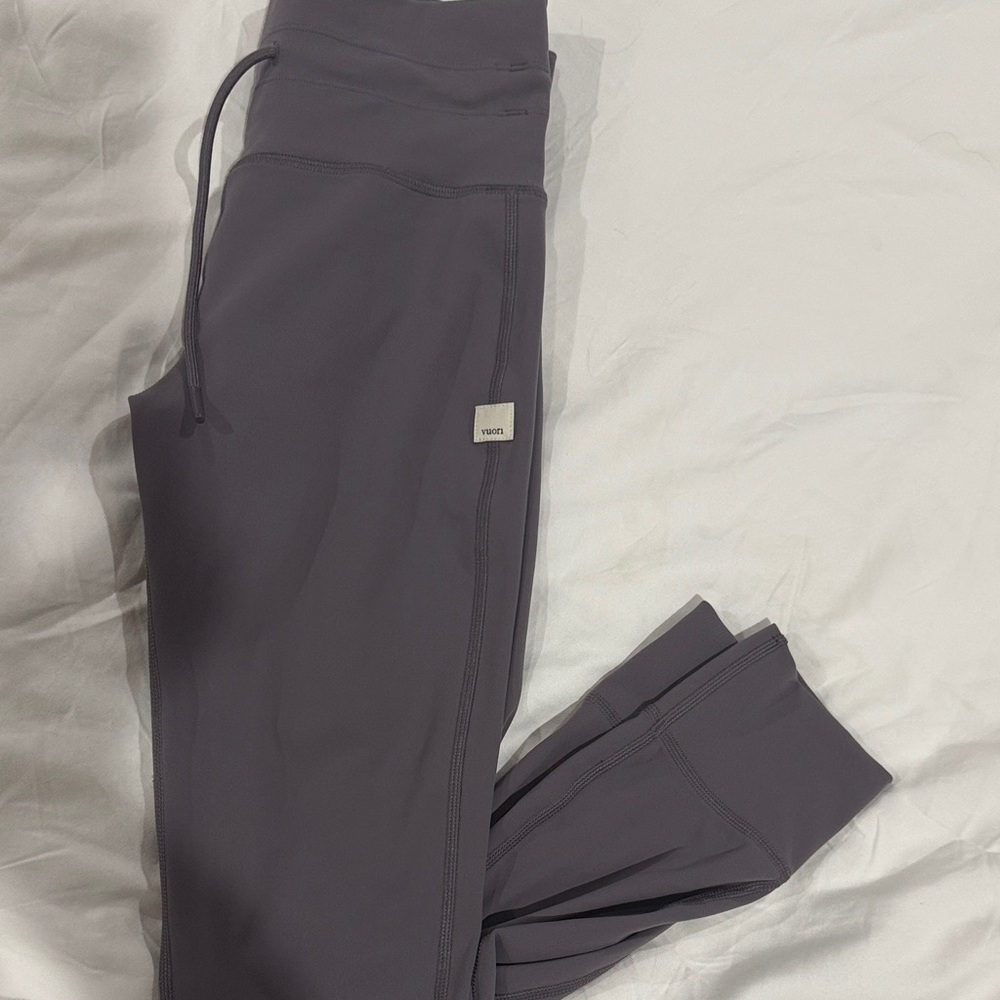 Vuori High-Rise Drawstring Leggings in Dusty Mauve women’s small